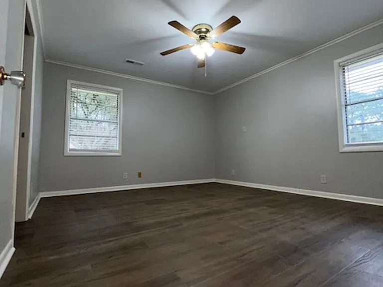 2524 W Hillsboro St — Photo 25
