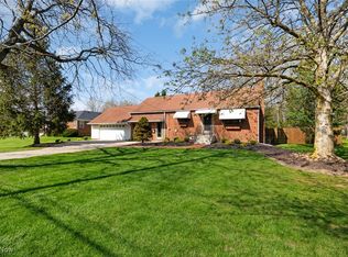 5798 Fitch Rd, North Olmsted, OH 44070