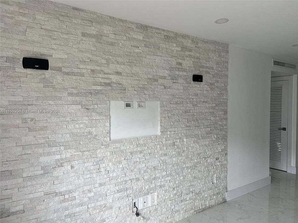 1st image of 403 NW 72nd Ave APT 217-F