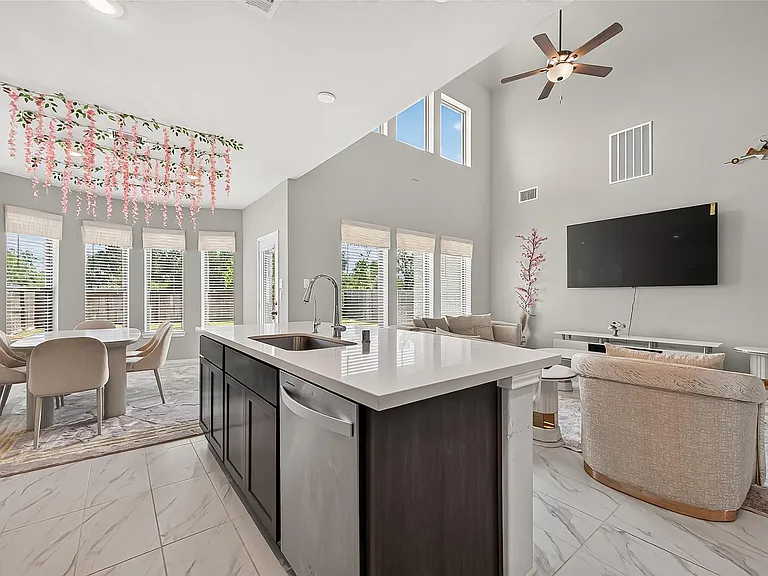 410 Mercury Sky Rd — Photo 23