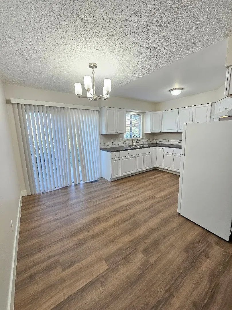 1412 - 1440 SE Oak Street — Photo 3