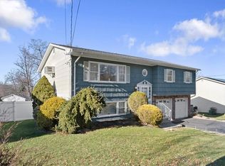 8 Poplar Rd, Garnerville, NY 10923