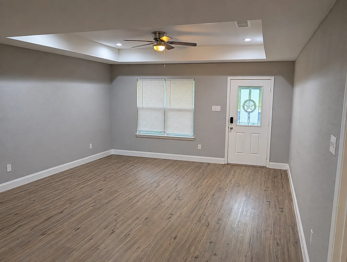 3 bed, 1200 sqft, $1,650 — Photo 4