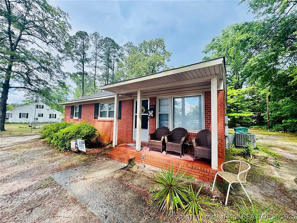 3 bed, 1.0 bath, 1014 sqft, $1,100 — Photo 3