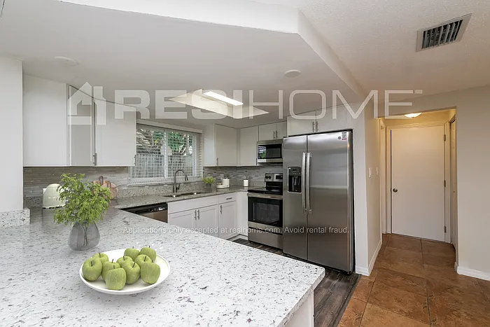 7005 Brentwood Dr — Photo 4