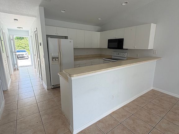 4th image of 4895 Jordan Ave S #1