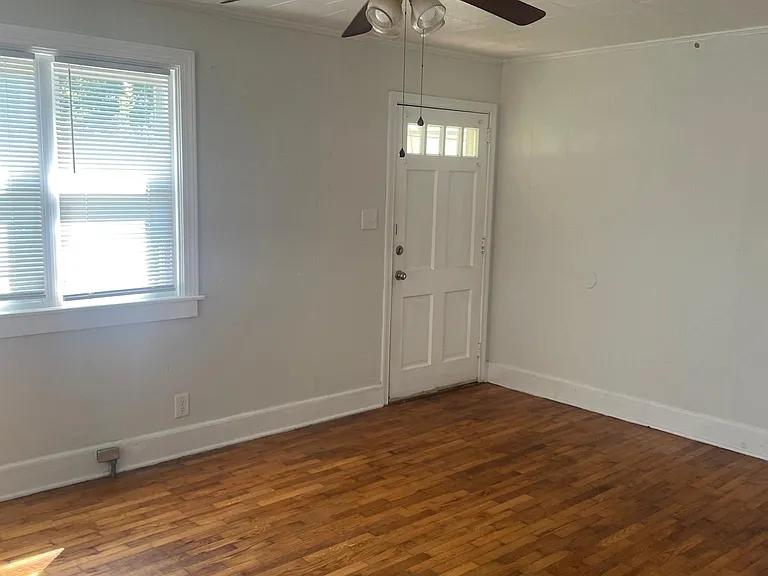 201 Raynor St #B — Photo 14