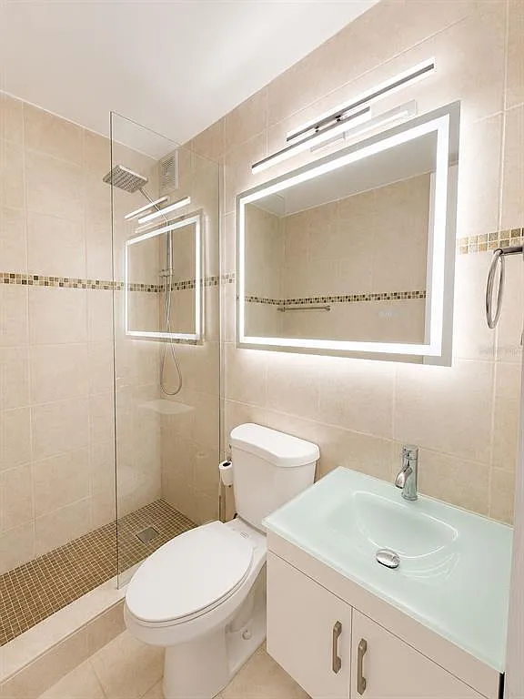 3 bed, 1.0 bath, 1400 sqft, $2,500 — Photo 4