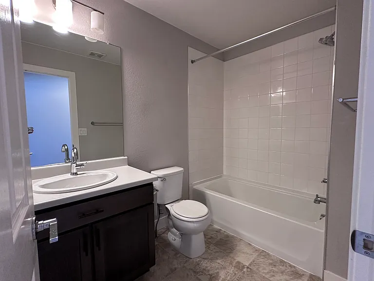 Bathroom shared for 2 bedrooms