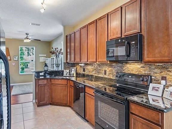 3rd image of 209 W Tarrington Dr