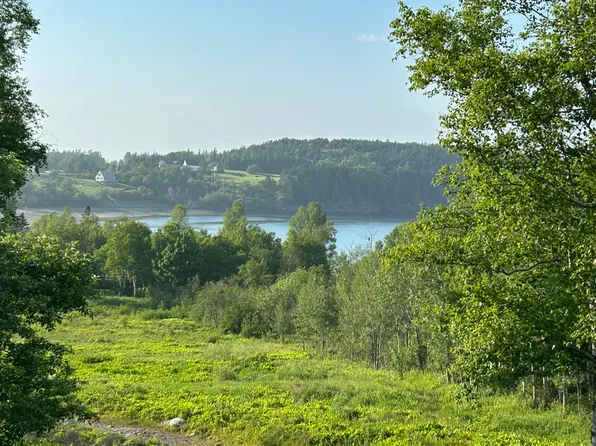 27 Redoubt Hill Road, Eastport, ME 04631