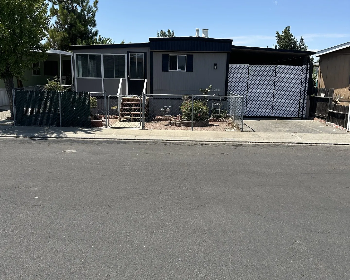3 bed, 840 sqft, $2,200 — Photo 1