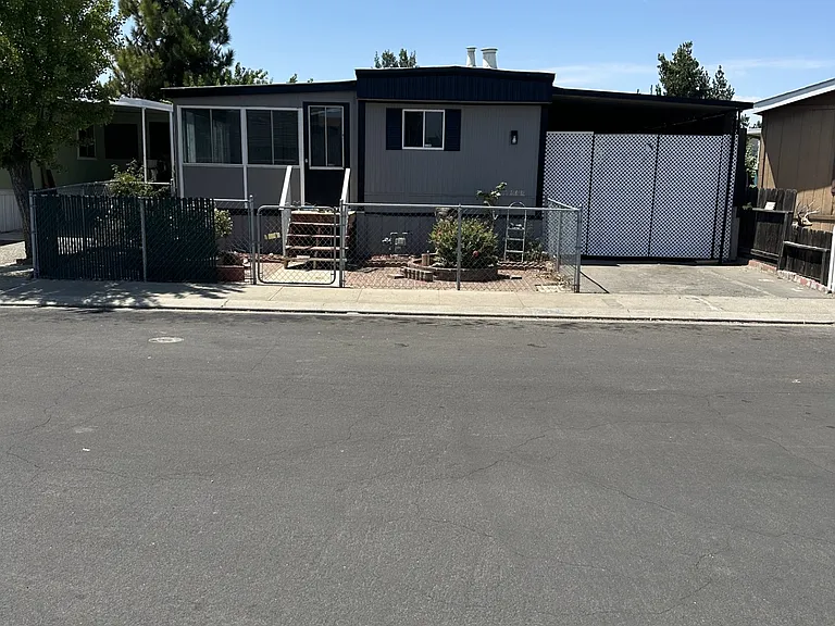3045 Holiday Ln — Photo 1