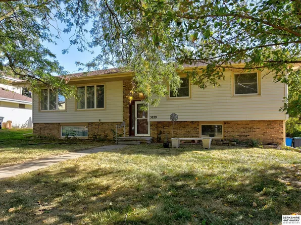 5839 S 92nd Cir, Omaha, NE 68127