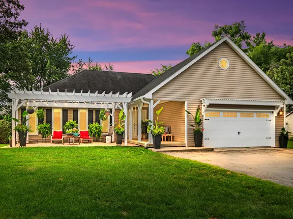 40W719 Longshadow Ln, St Charles, IL 60175