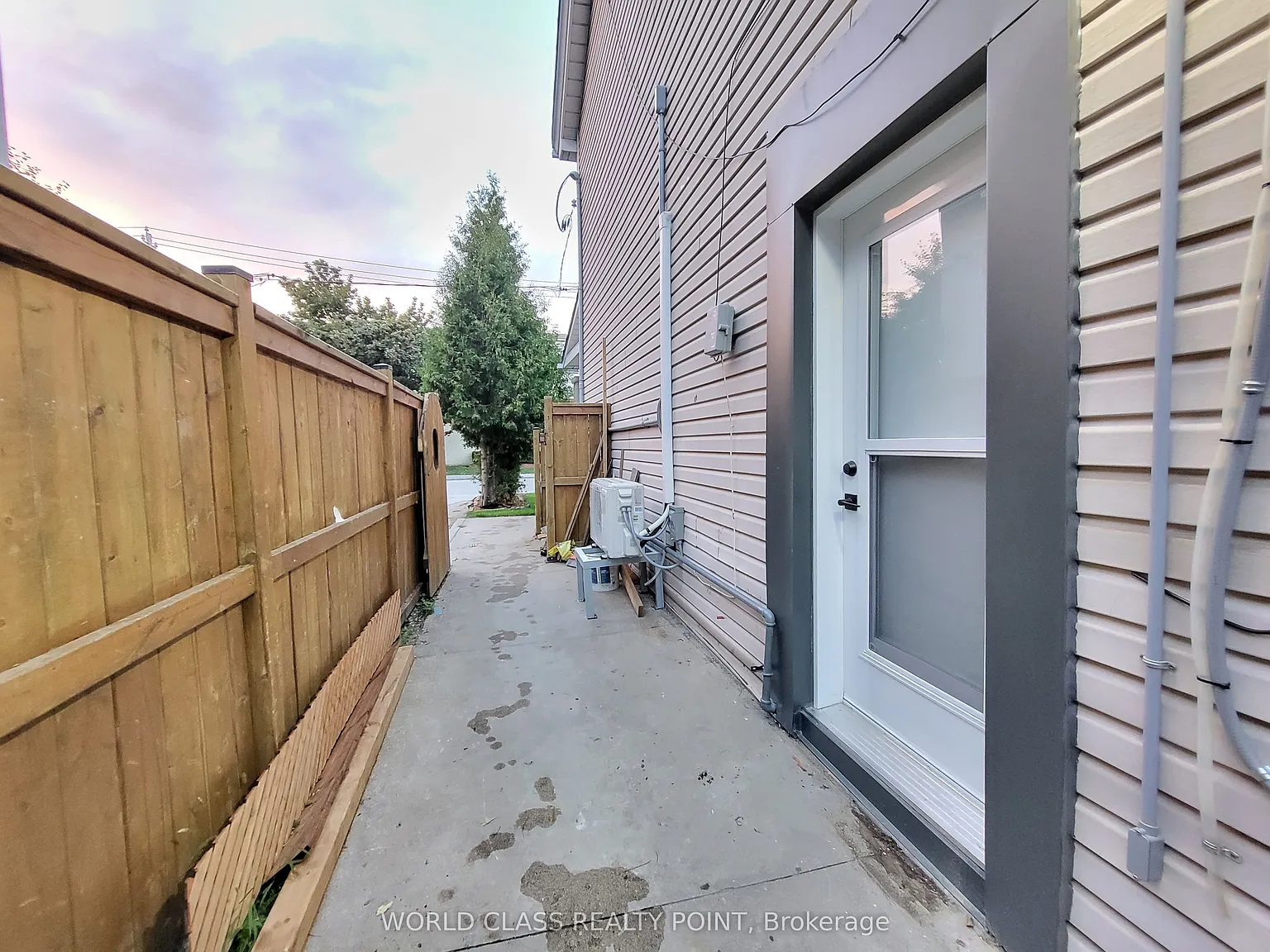 49 Vine Ave — Photo 4