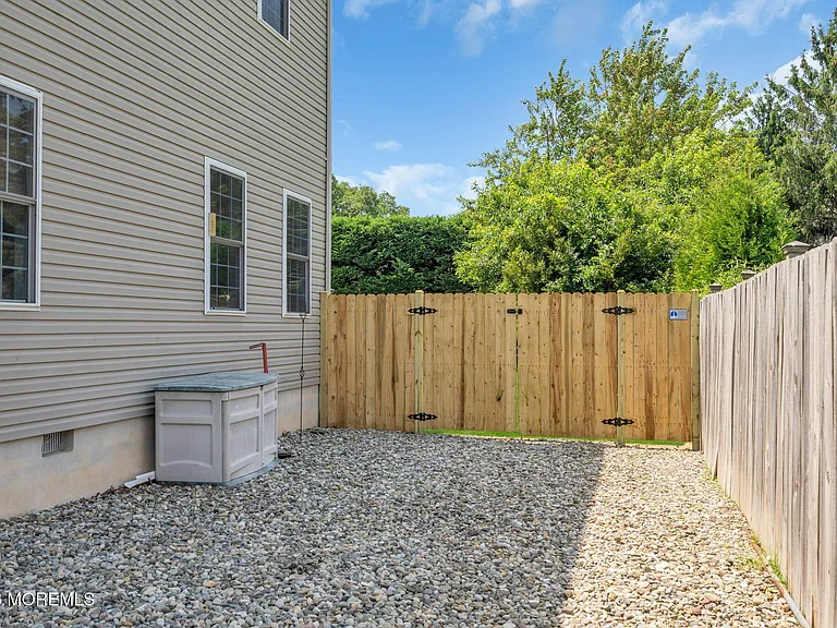 289 Osborne Ave — Photo 32