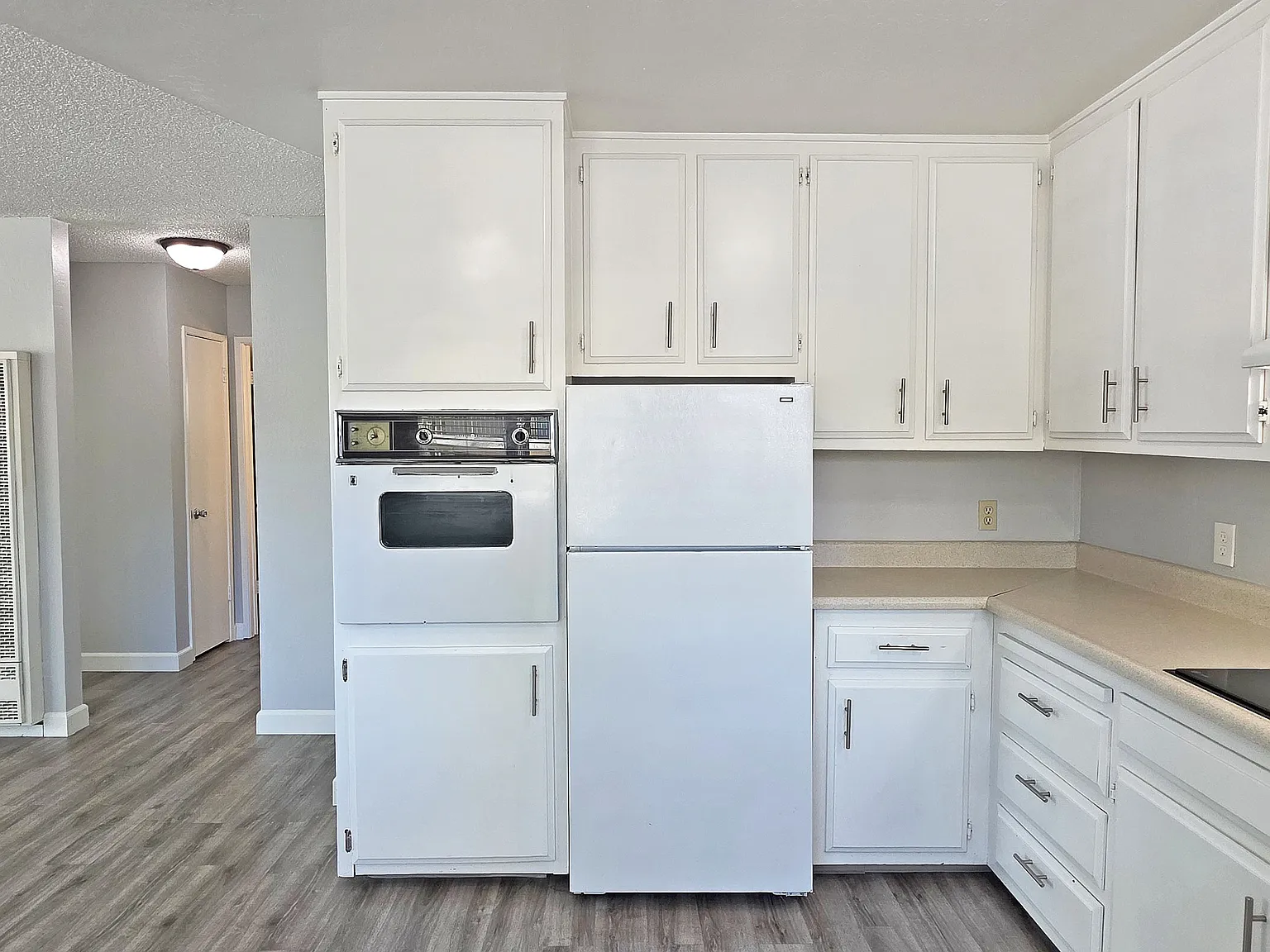 2 bed, 1000 sqft, $1,895 — Photo 3