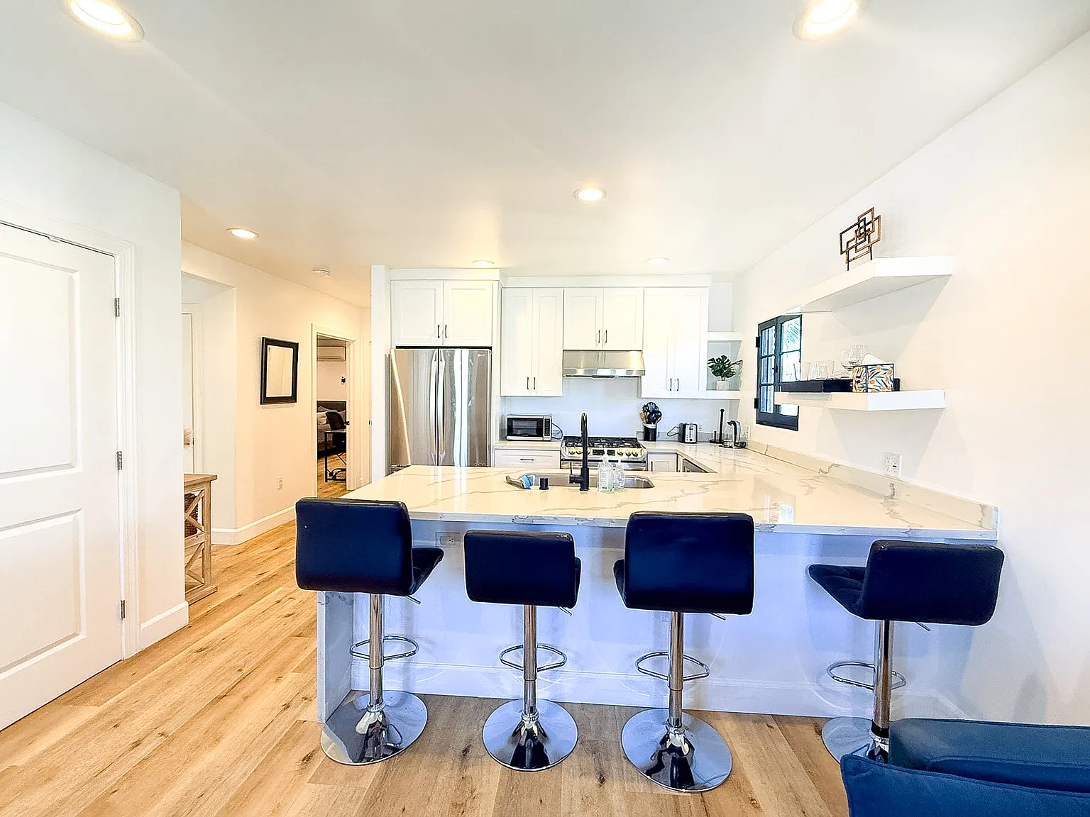 2 bed, 1000 sqft, $3,795 — Photo 3