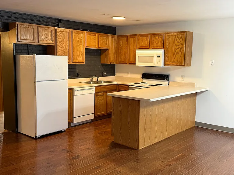 424 W McDaniel St #1-2 — Photo 3