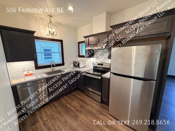506 Fairview Ave NE, Grand Rapids, MI