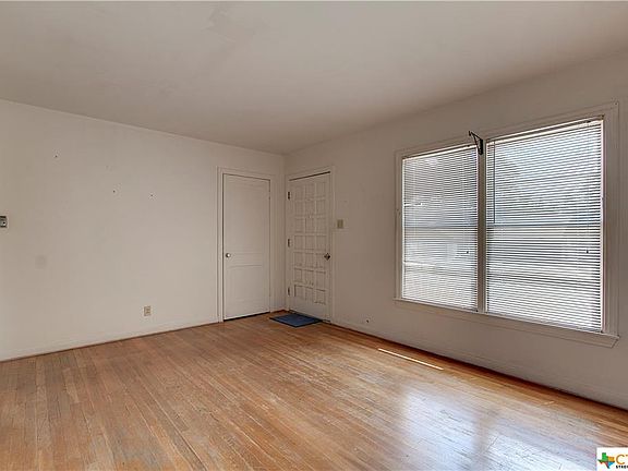 5th image of 1414 Owens St