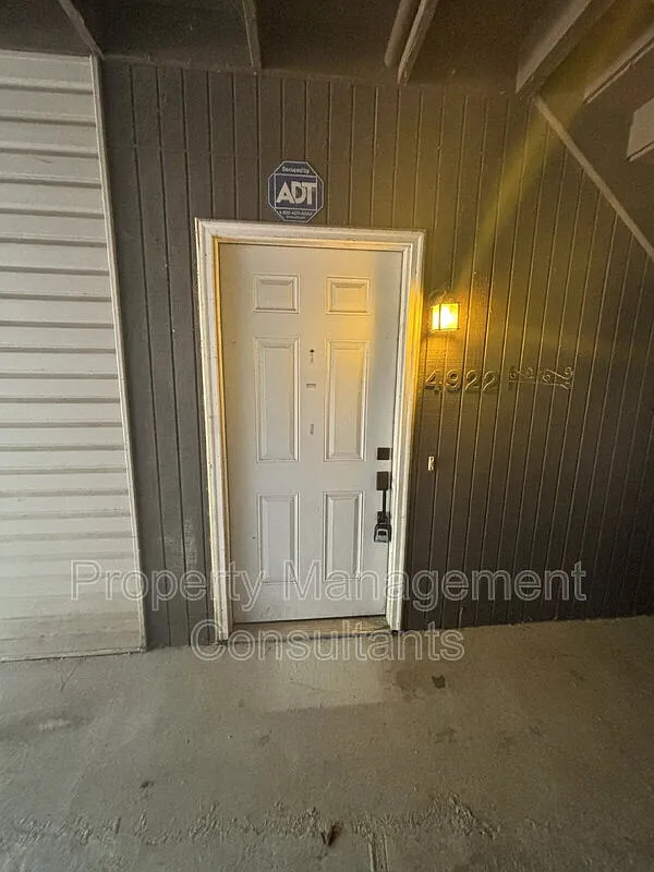 2 bed, 2.0 bath, 1060 sqft, $1,250 — Photo 1
