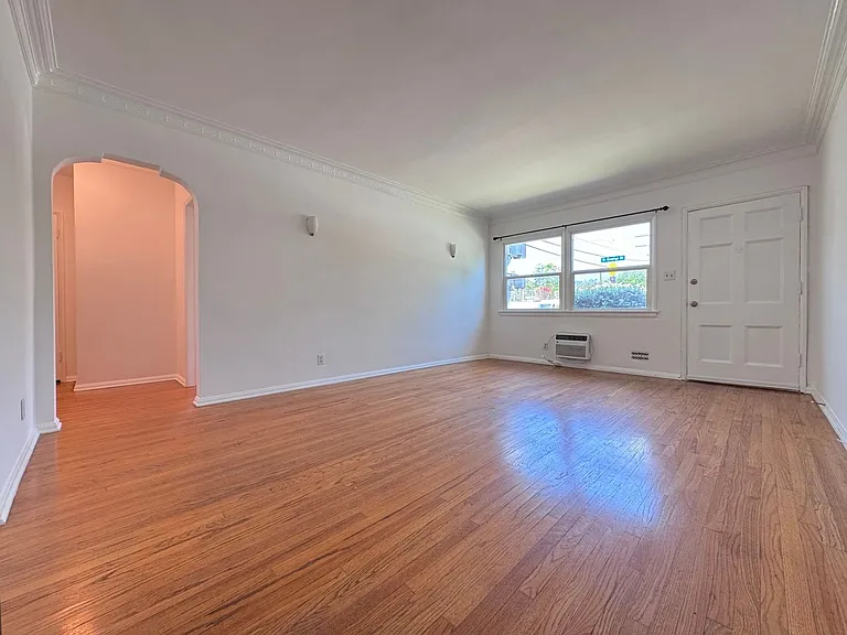 2800 St George St — Photo 2