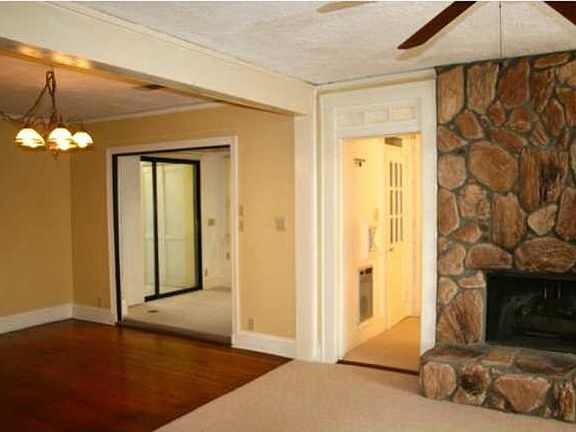 5th image of 2317 Winona Ave