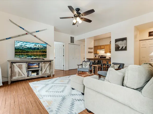 56856 Enterprise Dr #I-8, Sunriver, OR 97707