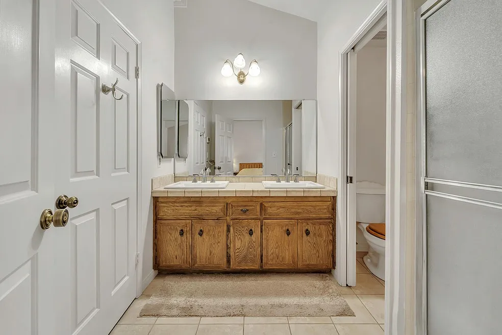 3 bed, 1882 sqft, $1,000 — Photo 3