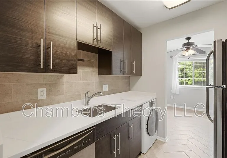1521 Colonial Dr #304 — Photo 11