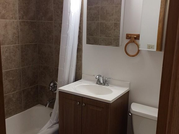 4th image of 117 22nd Ave NE #3