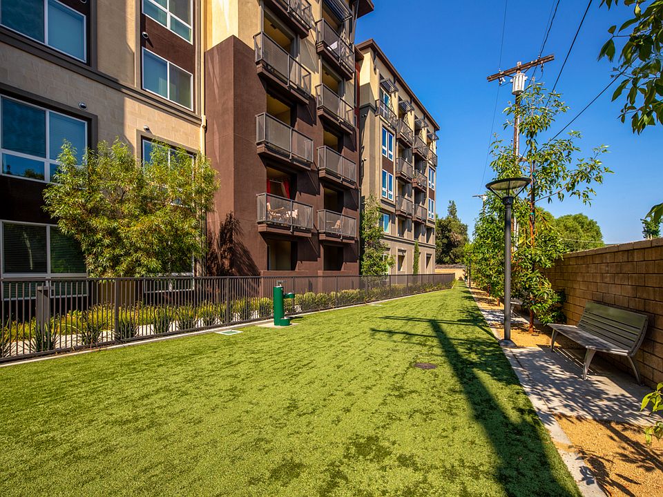 Clarendon Apartments 22121 Clarendon St Woodland Hills, CA Zillow