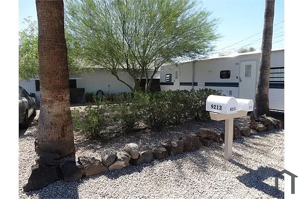 Photo 2 of 5 - 9213 N 11th St #2 - Phoenix, AZ Building Photo - 9213 N 11th St #2