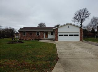 9 Country Club Rd S, Paris, IL 61944