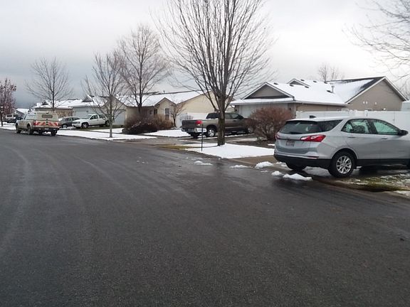 4th image of 642 N Silkwood Dr