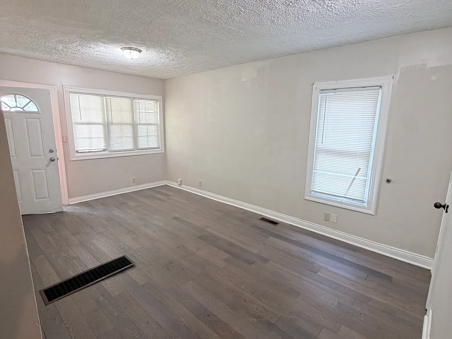 3 bed, 924 sqft, $1,000 — Photo 3