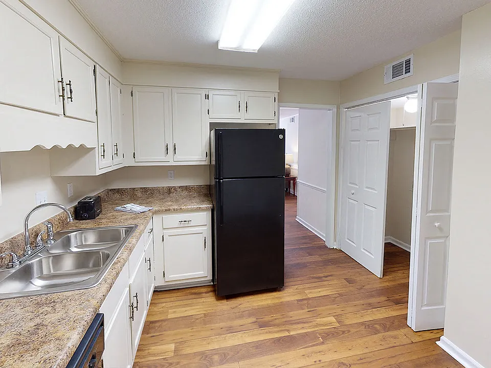 Crestmont Manor