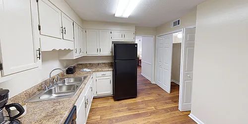 Crestmont Manor Photo 1