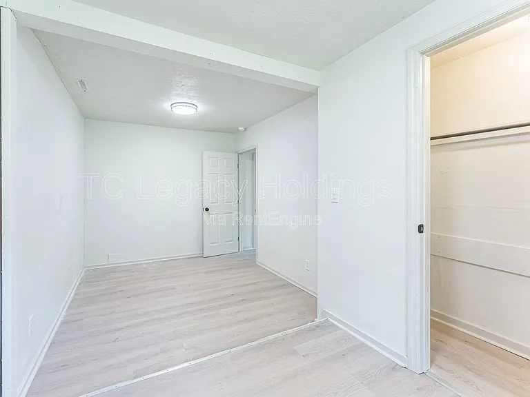 415 Simpson Ave — Photo 14