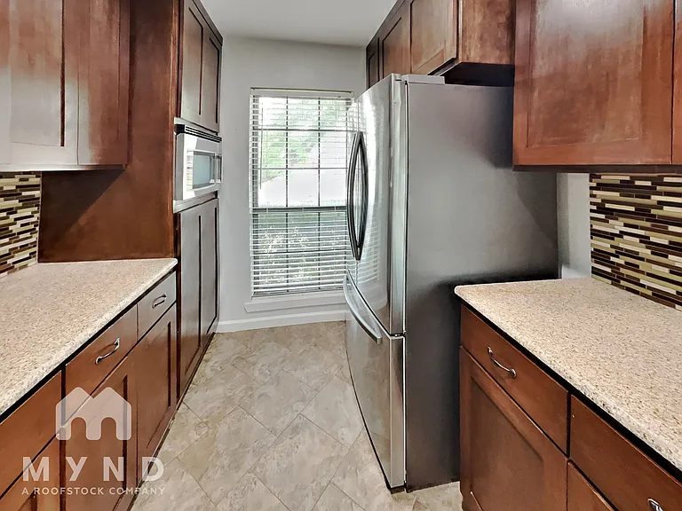 8814 Miami Dr — Photo 3