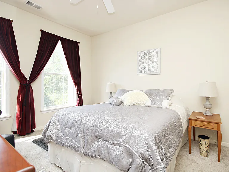 300 Riverbend Dr #4B — Photo 8