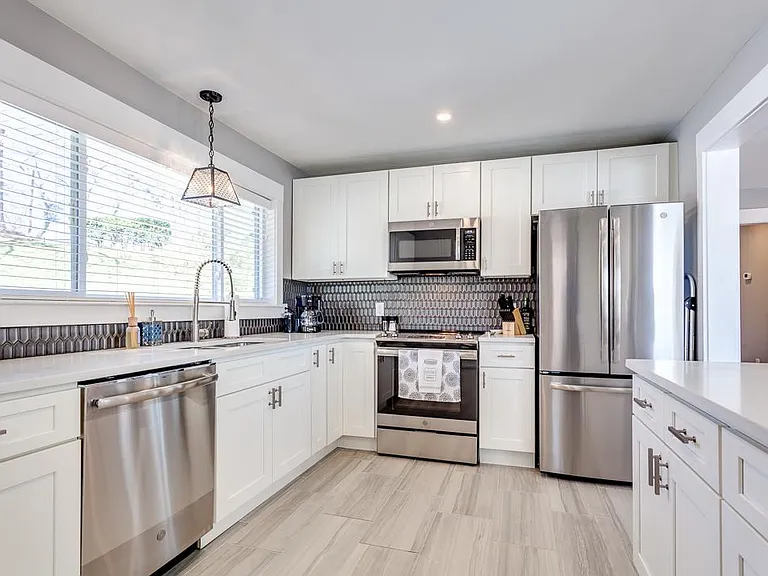 1518 Cliffside Ln — Photo 13