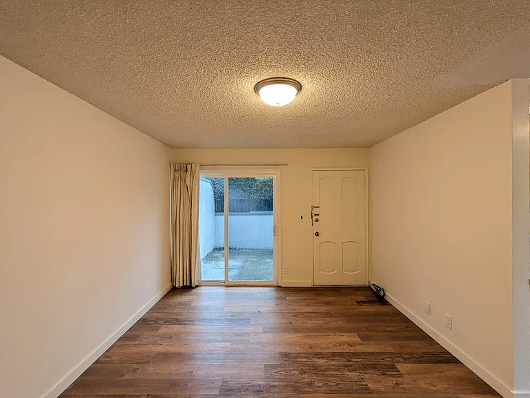 Oxford-Cedar Apartments — Photo 13