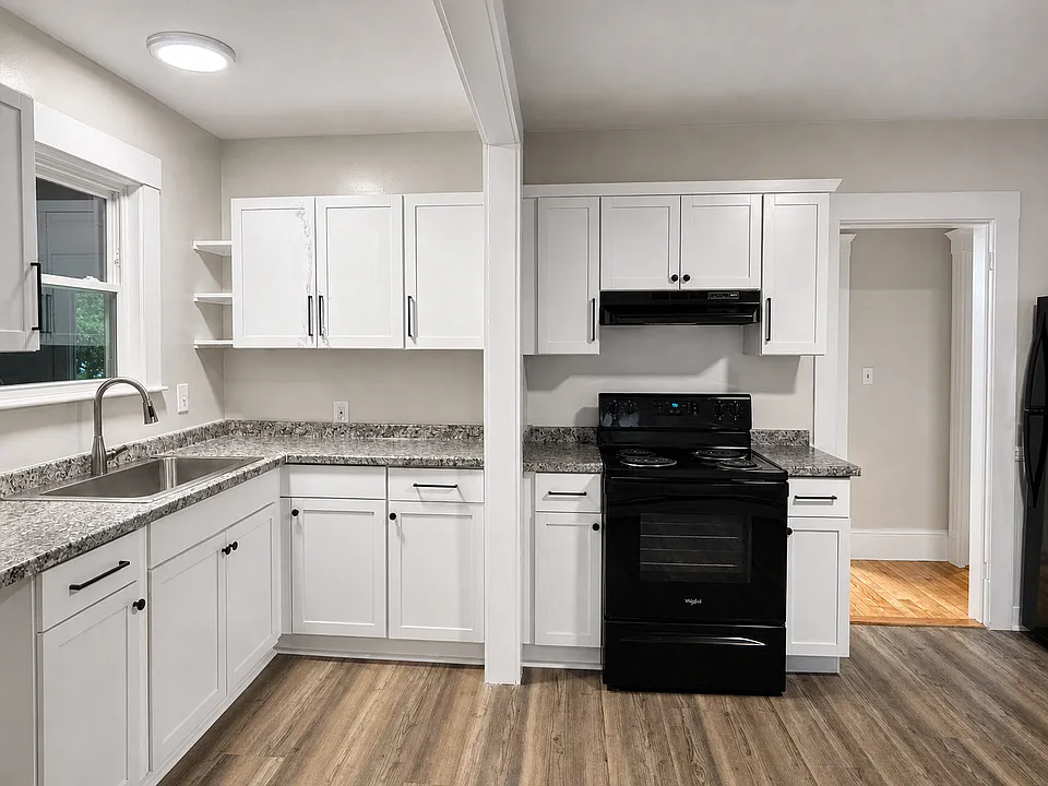 39 Dustin St #1