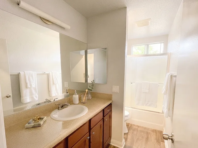5822 Fullerton Ave #4 — Photo 5