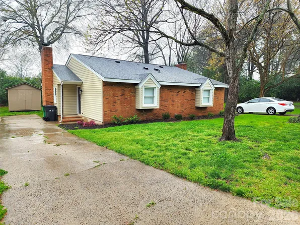 8635 Crows Nest Ln, Charlotte, NC 28226