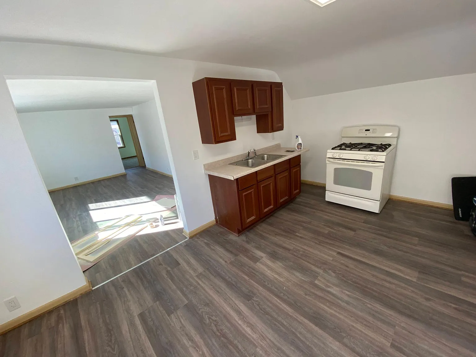 2 bed, 700 sqft, $1,100 — Photo 3