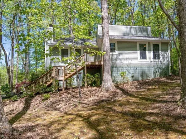 6583 Woodmere Dr, Walkertown, NC 27051